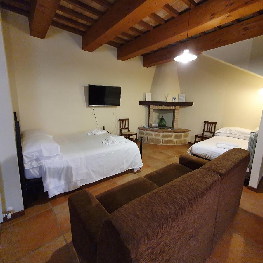 Pietra Maula Agriturismo Castelraimondo ภายนอก รูปภาพ