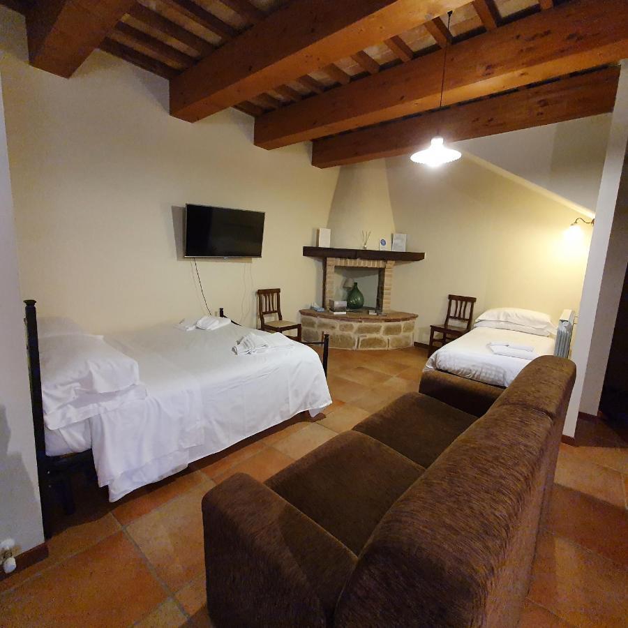 Pietra Maula Agriturismo Castelraimondo ภายนอก รูปภาพ