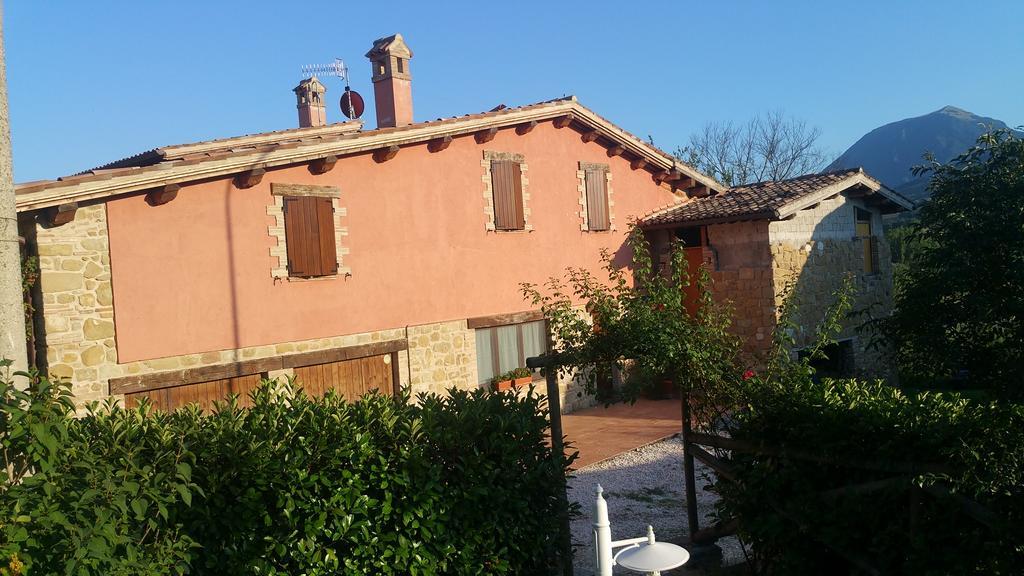 Pietra Maula Agriturismo Castelraimondo ภายนอก รูปภาพ